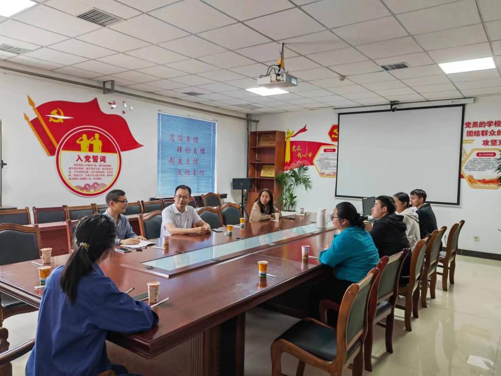 嘉峪关市科技局领导调研祁牧乳业并看望必赢线路检测中心实习学生