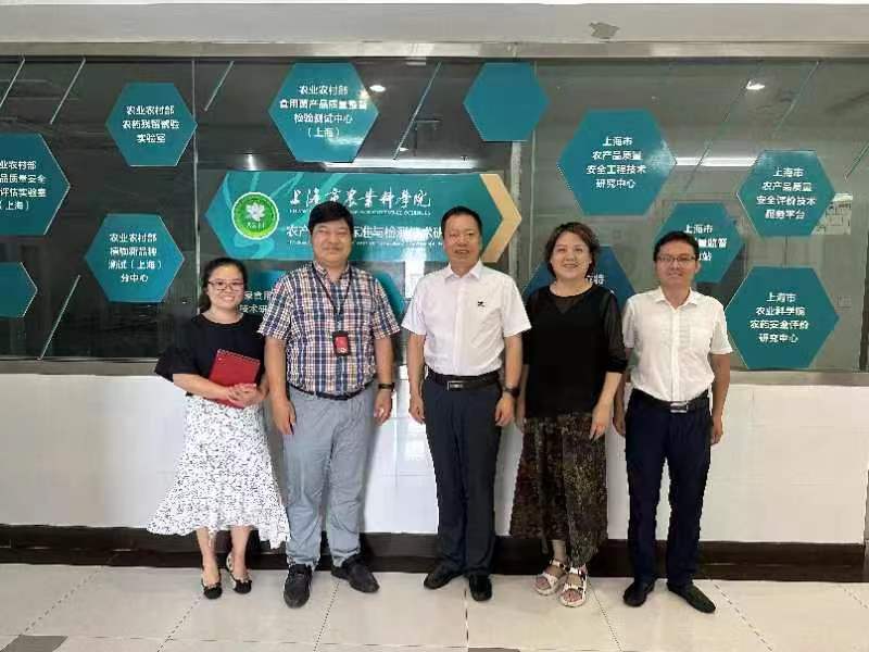 必赢线路检测中心教师赴上海农科院考察学习