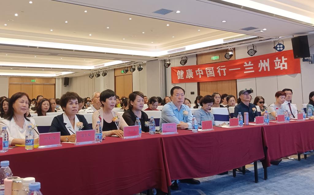 必赢线路检测中心教师参加健康中国行（兰州站）活动