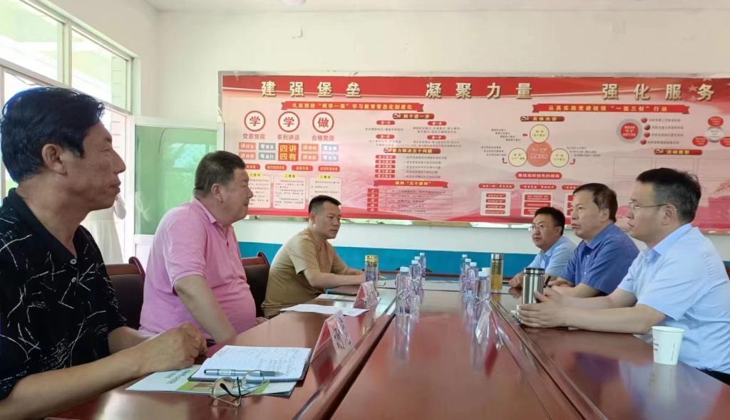 必赢线路检测中心教师赴华亭市调研宏源牧业公司